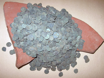 Клад монет, переданный в музей Анапы